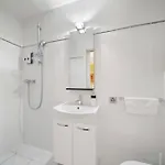 Exquisite 5-bedroom In For Families By Guestlee Arzier