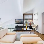 Exquisite 5-bedroom In For Families By Guestlee Villa