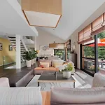 Exquisite 5-bedroom In For Families By Guestlee *