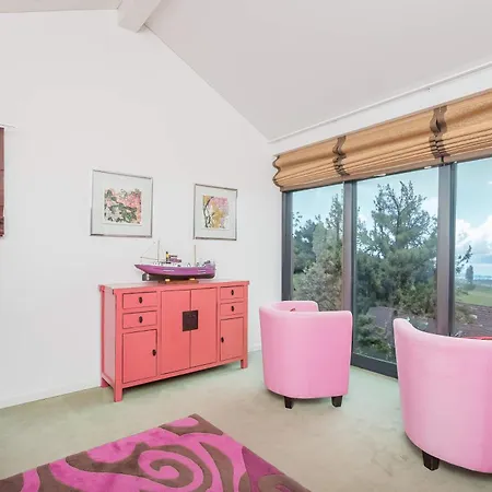 Exquisite 5-bedroom In For Families By Guestlee *
