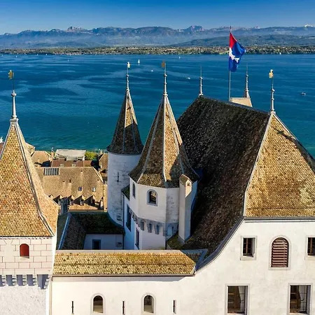 Exquisite 5-bedroom In For Families By Guestlee Villa