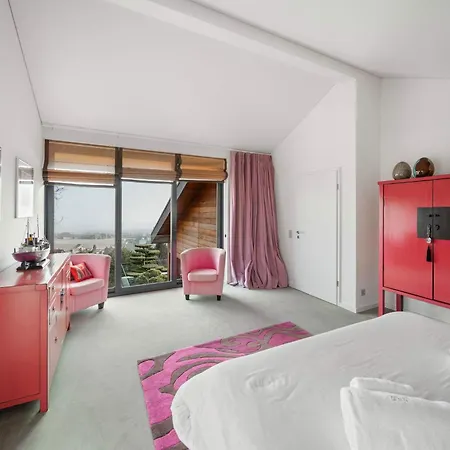 Exquisite 5-bedroom In For Families By Guestlee Willa *