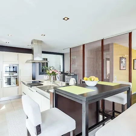 Exquisite 5-bedroom In For Families By Guestlee Вилла Арзье