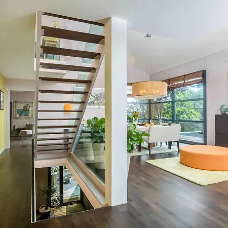 Villa Exquisite 5-bedroom In For Families By Guestlee