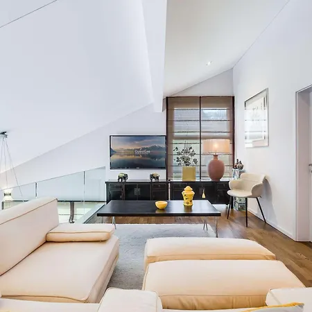 Exquisite 5-bedroom In For Families By Guestlee Villa