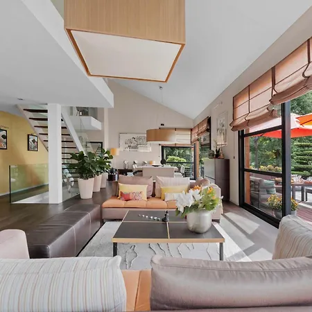 Exquisite 5-bedroom In For Families By Guestlee *