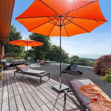 Exquisite 5-bedroom In For Families By Guestlee *