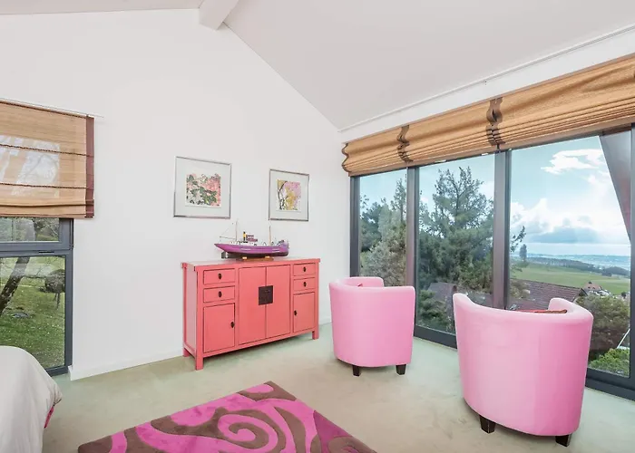 Exquisite 5-bedroom In For Families By Guestlee *