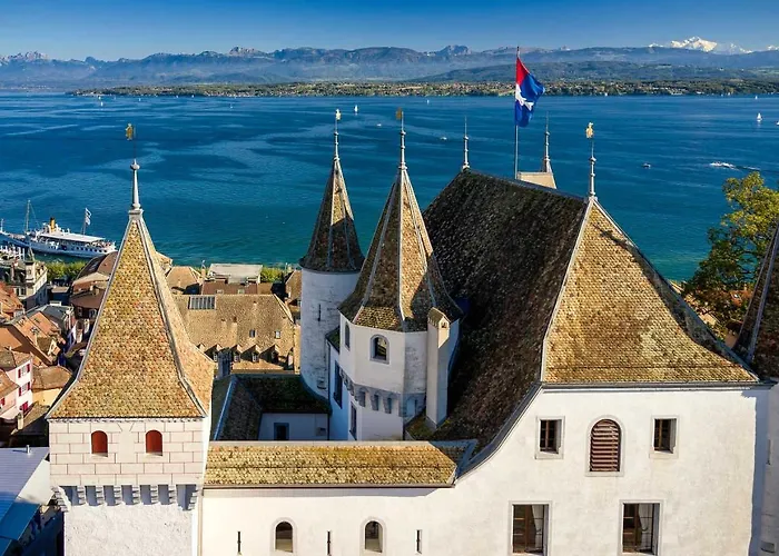 Exquisite 5-bedroom In For Families By Guestlee Villa