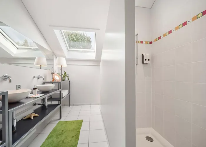 Villa Exquisite 5-bedroom In For Families By Guestlee