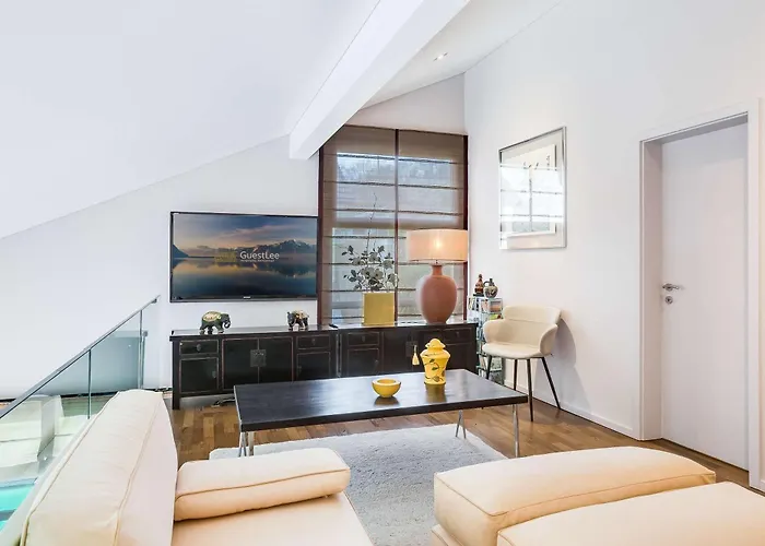 Exquisite 5-bedroom In For Families By Guestlee 阿泽尔