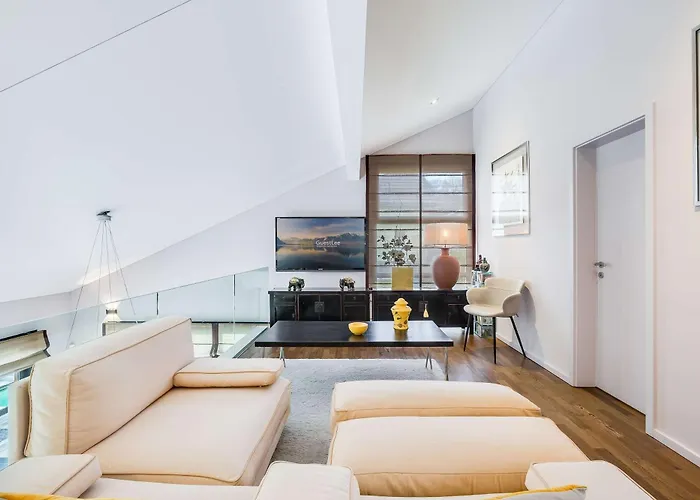 Exquisite 5-bedroom In For Families By Guestlee Villa