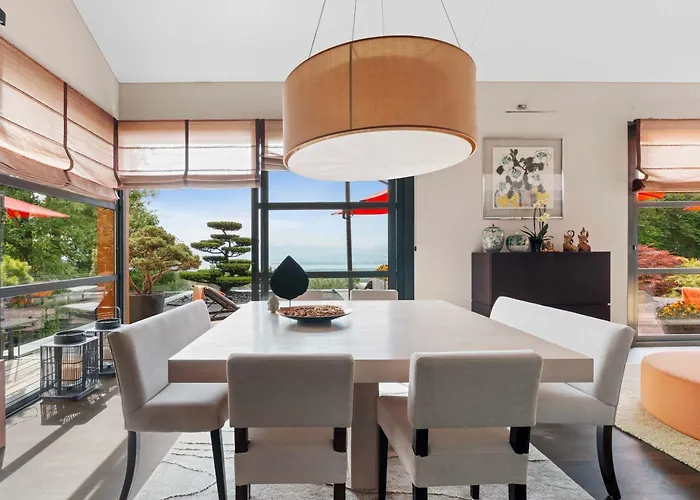 Exquisite 5-bedroom In For Families By Guestlee Villa