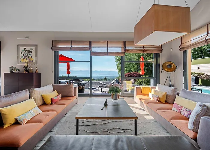 Exquisite 5-bedroom In For Families By Guestlee *