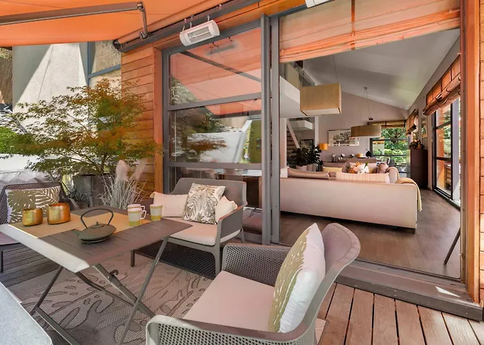 Exquisite 5-bedroom In For Families By Guestlee Villa