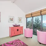 Exquisite 5-bedroom In For Families By Guestlee *