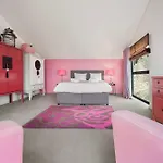 Exquisite 5-bedroom In For Families By Guestlee Arzier