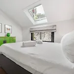 Exquisite 5-bedroom In For Families By Guestlee