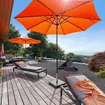 Exquisite 5-bedroom In For Families By Guestlee *