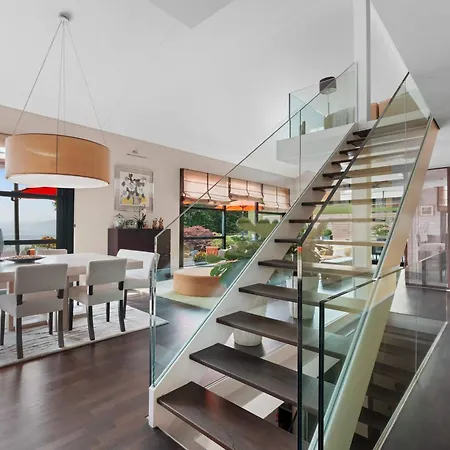 Exquisite 5-bedroom In For Families By Guestlee Villa *