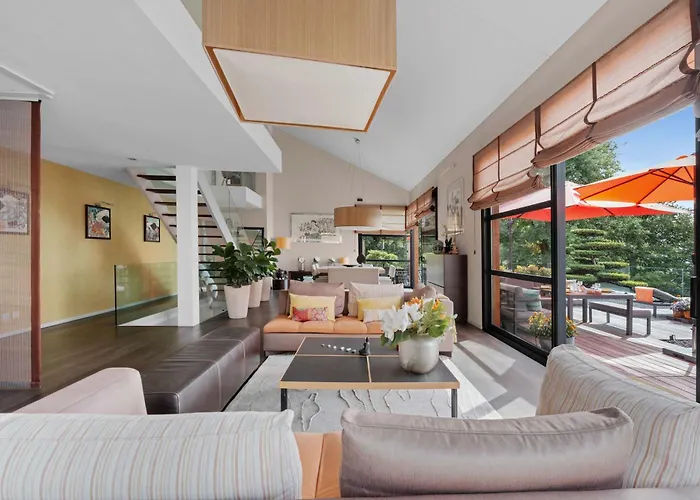 Exquisite 5-bedroom In For Families By Guestlee *