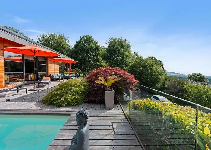 Villa Exquisite 5-bedroom In For Families By Guestlee