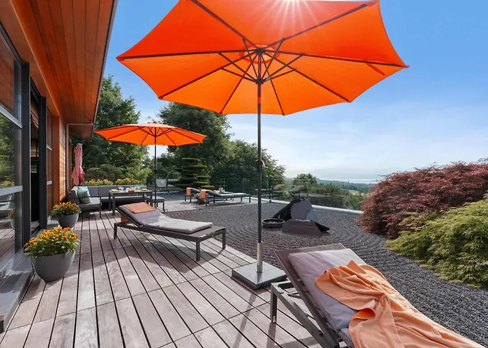 Exquisite 5-bedroom In For Families By Guestlee *